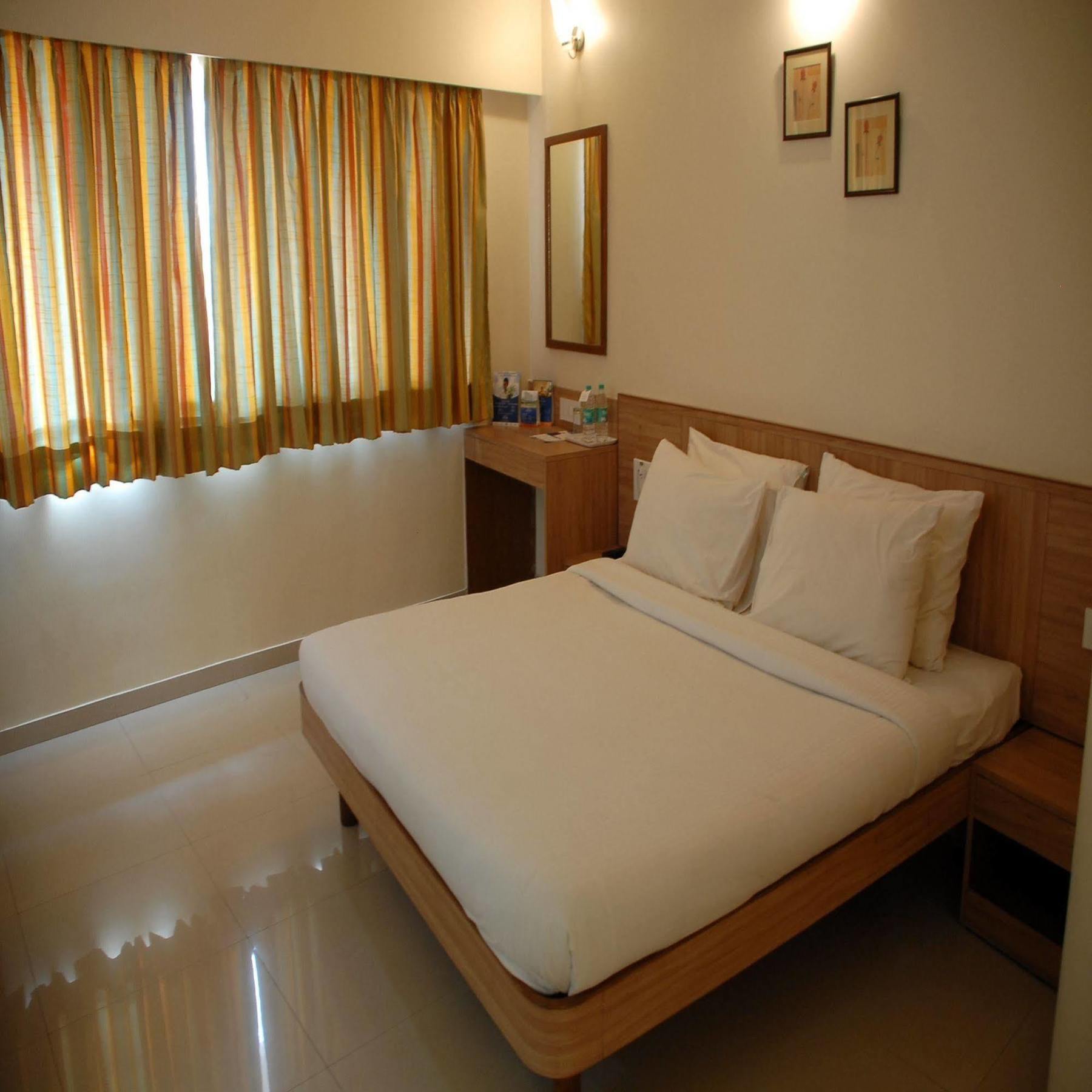 Sahil Sarovar Portico Lonavala Εξωτερικό φωτογραφία