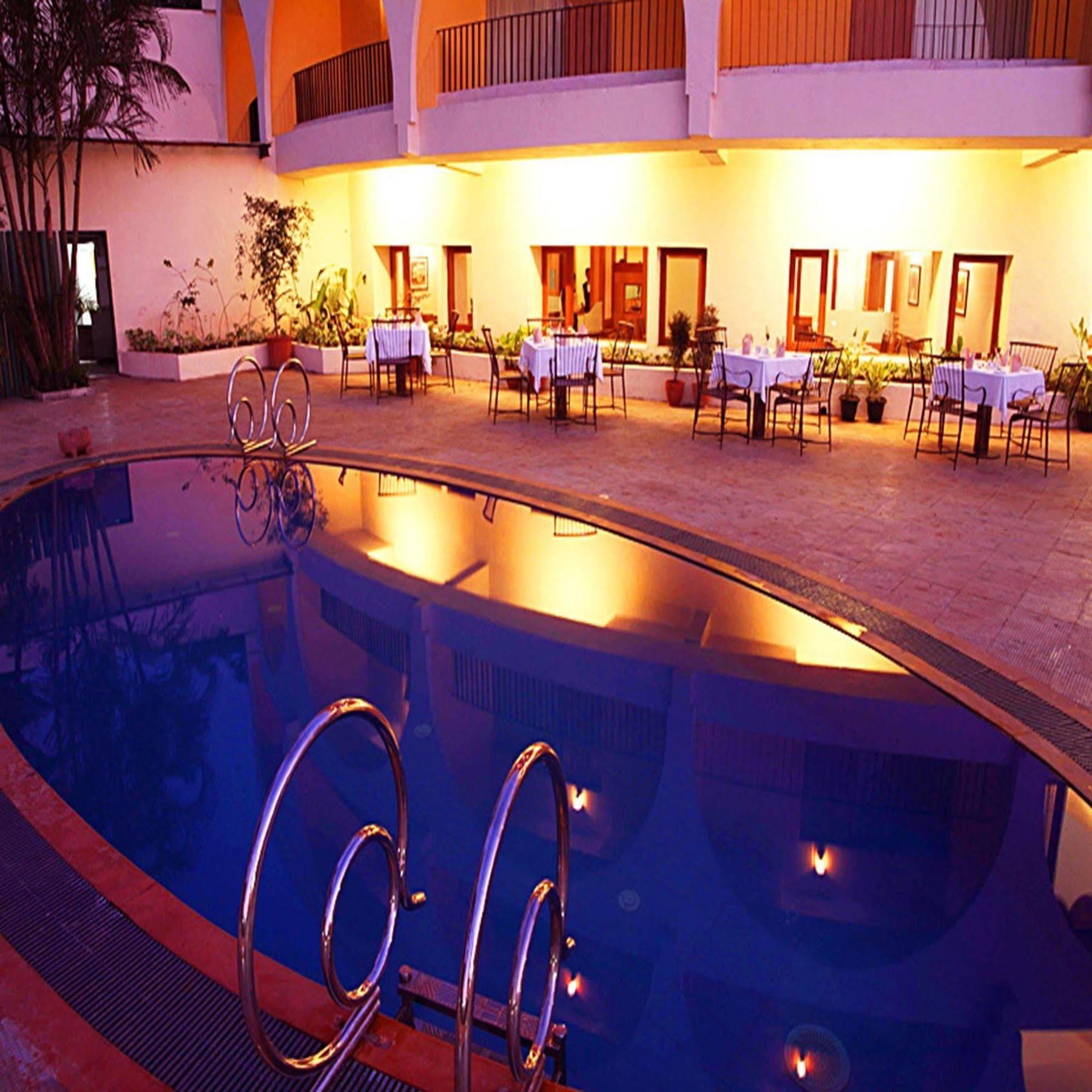 Sahil Sarovar Portico Lonavala Εξωτερικό φωτογραφία